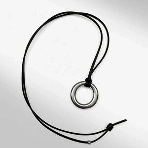 The Venita Necklace in SIlver